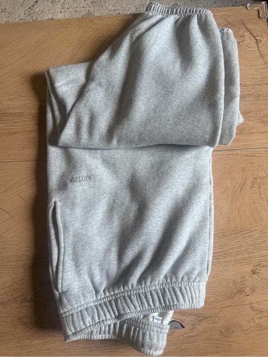 Aritzia Pants - Aritzia Gray Sweatpants with Elastic Cuff